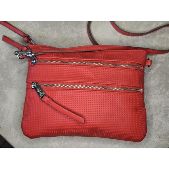 Jessica Simpson red leather zipper front pocket crossbody - Picture 2 of 8